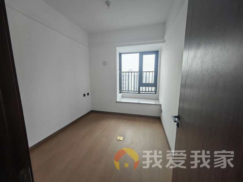 南昌我爱我家华侨城万科六期汀岸 南北通透，采光好 装修好，环镜优美 视野好，诚心出售