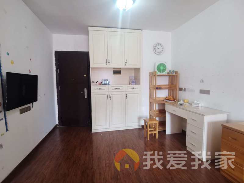 国贸天琴湾东区 南北通透，采光好 装修好，环镜优美 中间楼层