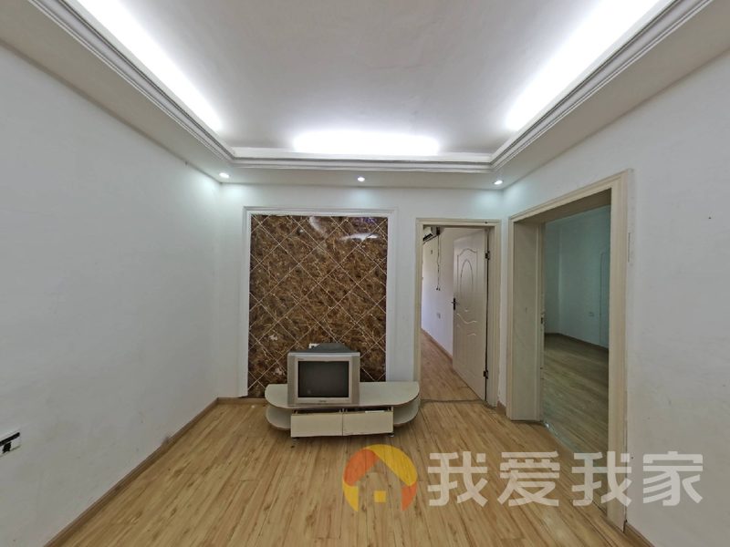 汽配公司宿舍 南北通透，采光好 装修好，环镜优美 近地铁 视野好，诚心出售