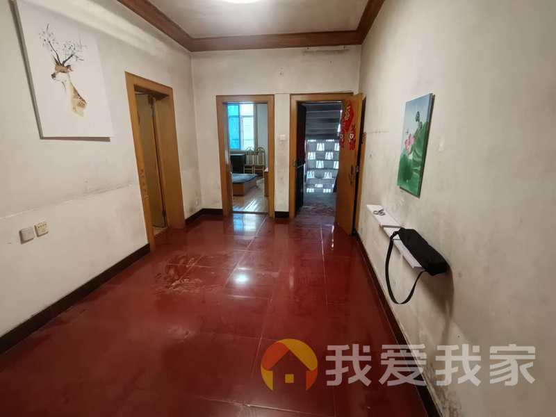 豫章路1号日报社宿舍 南北通透，采光好 装修好，环镜优美 视野好，诚心出售