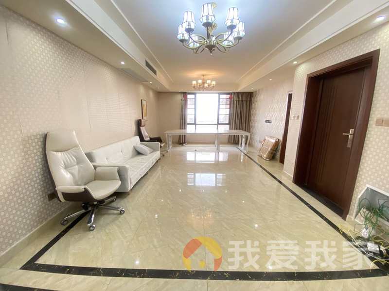 南昌我爱我家城泰凡尔赛宫（君汇半岛） 南北通透，采光好 装修好，环镜优美 近地铁 周边匹套完善，，出行方便