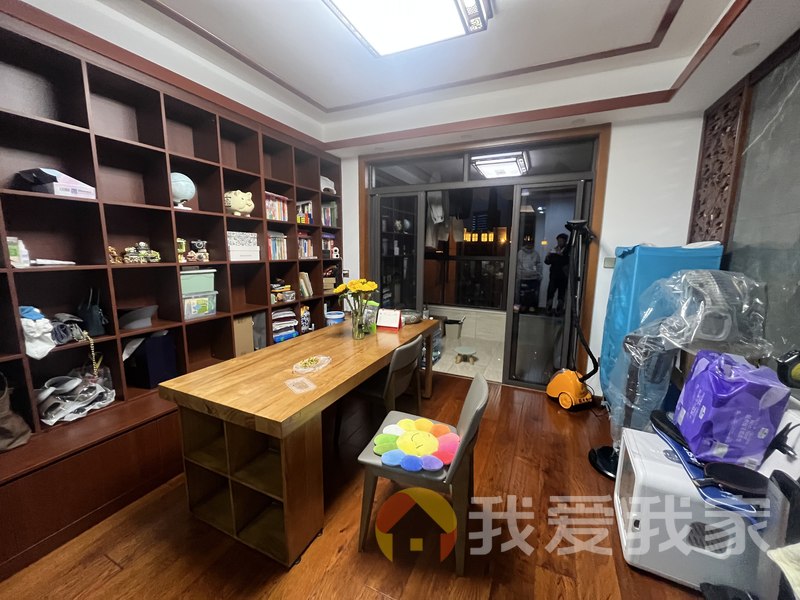 南昌我爱我家绿地外滩公馆 南北通透，采光好 装修好，环镜优美 近地铁 视野好，诚心出售
