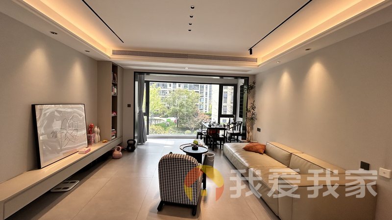 南昌我爱我家华侨城万科五期泊岸 南北通透，采光好 装修好，环镜优美 周边匹套完善，，出行方便