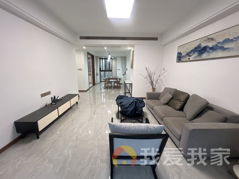 力高滨湖国际 南北通透，采光好 装修好，环镜优美 中间楼层