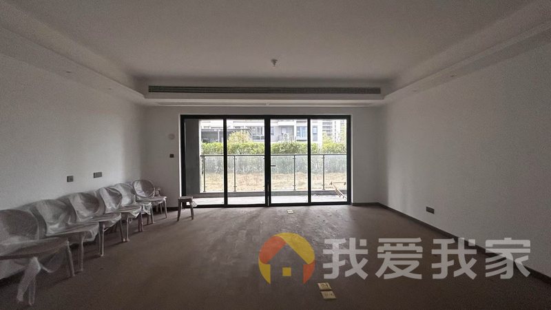 南昌我爱我家华侨城万科五期泊岸 南北通透，采光好 装修好，环镜优美 周边匹套完善，，出行方便