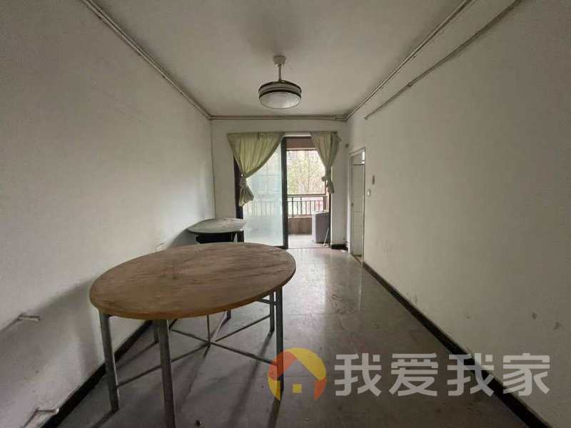 绿地悦城D区 南北通透，采光好 周边匹套完善，，出行方便