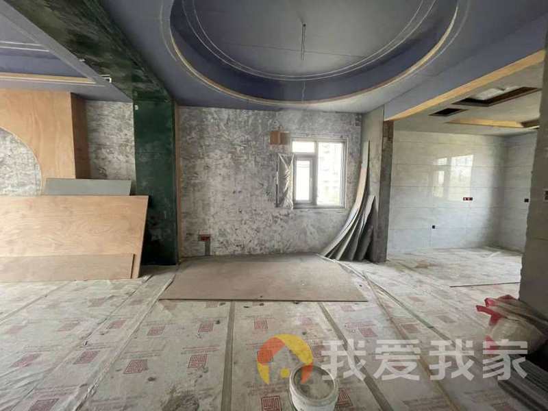 南昌我爱我家绿地海珀九龙叠加别墅，复试三层带露台，南昌二中书包，诚心出售