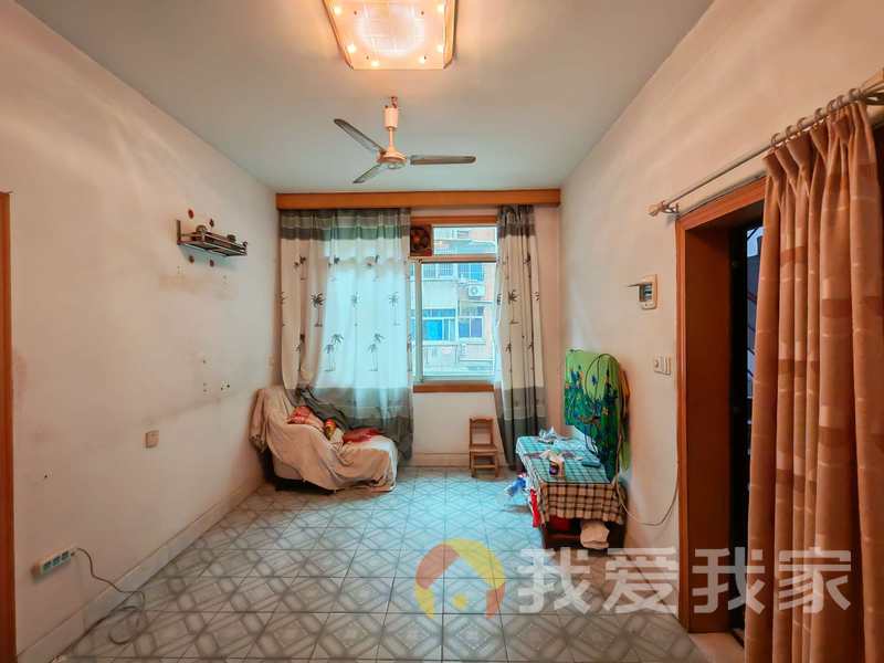 五纬路38号制药厂宿舍南区 南北通透，采光好 装修好，环镜优美 近地铁 中间楼层