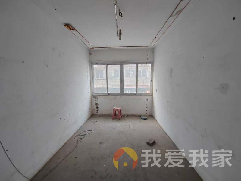 洪城路558号商业厅宿舍 南北通透，采光好 装修好，环镜优美 视野好，诚心出售
