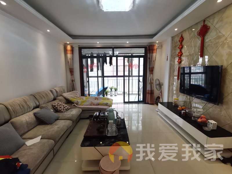 亿巢名城 南北通透，采光好 装修好，环镜优美 中间楼层