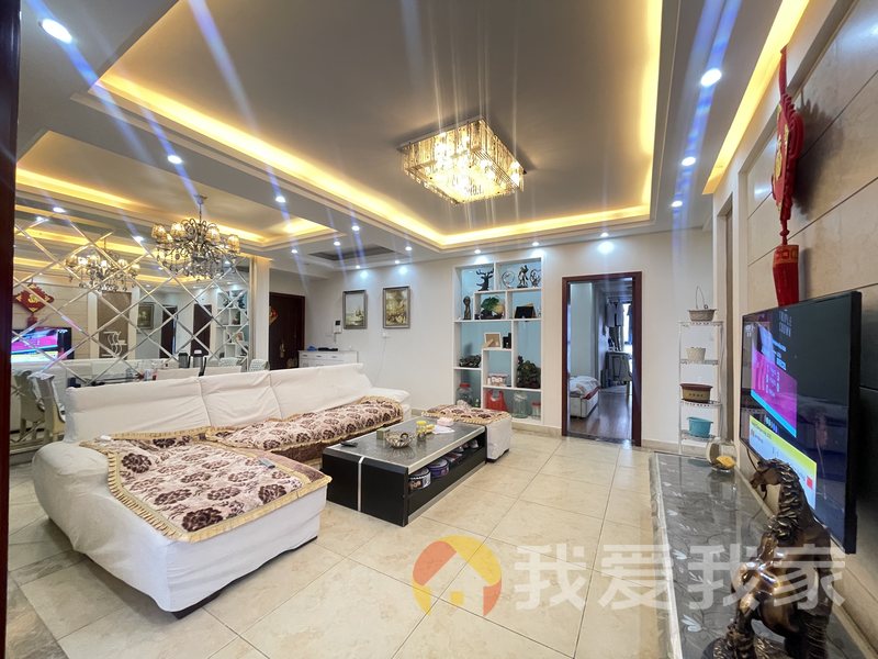 南昌居住主题公园凯旋银座 南北通透，采光好 装修好，环镜优美 视野好，诚心出售