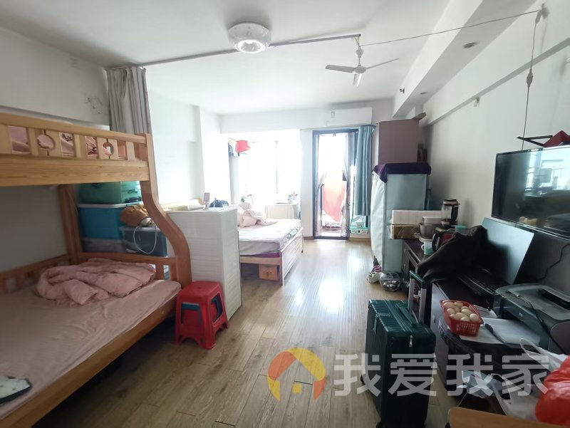 南昌我爱我家万科蚂蚁工房 南北通透，采光好 装修好，环镜优美 中间楼层