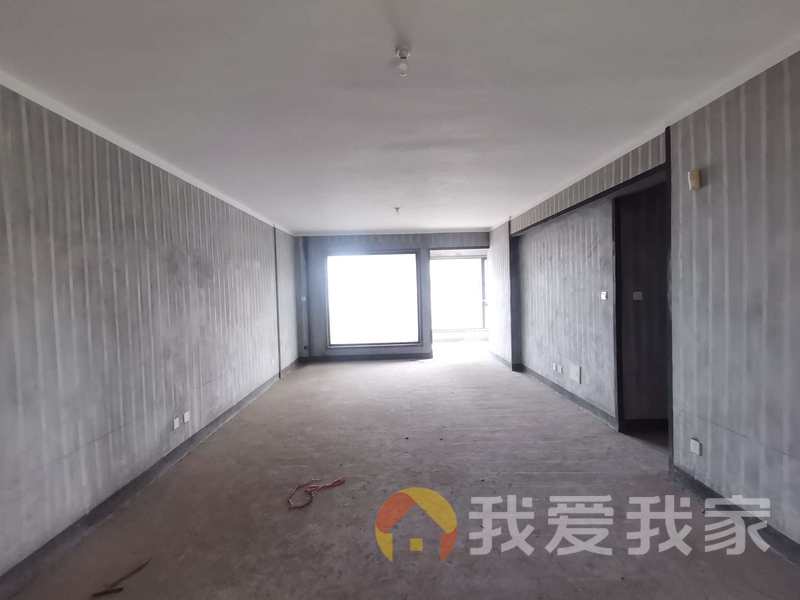 万科四季花城南区临湖轩 西端户 大三房。