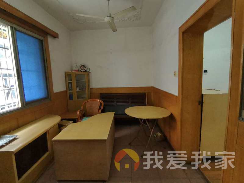 满五不唯一，小区正中间