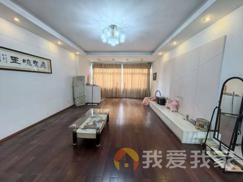 子安路72号社保局宿舍 南北通透，采光好 装修好，环镜优美 视野好，诚心出售