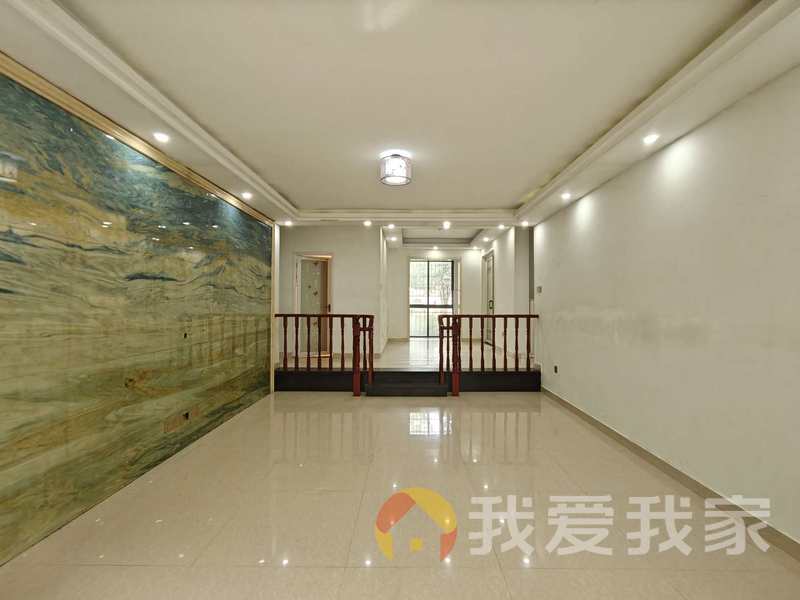 南昌我爱我家南北通透，近地铁，昌南客运站，房东诚心卖，送院子