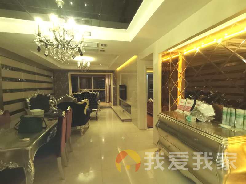 国际金融中心 装修好，环镜优美 近地铁 视野好，诚心出租