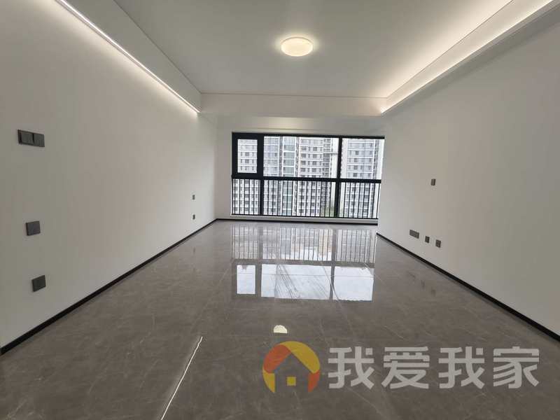 中海左岸国际 南北通透，采光好 装修好，环镜优美 周边匹套完善，，出行方便