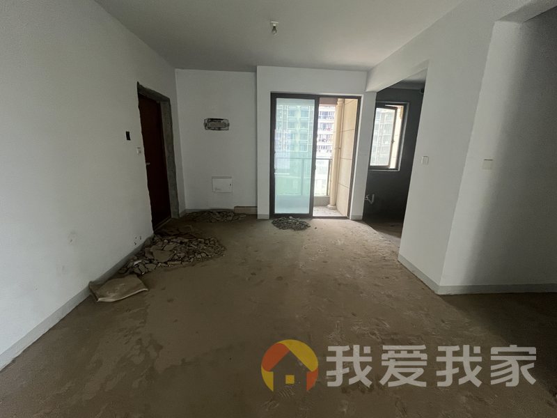 南昌我爱我家绿地朝阳中心（海珀悦庭）一期 南北通透，采光好 周边匹套完善，，出行方便