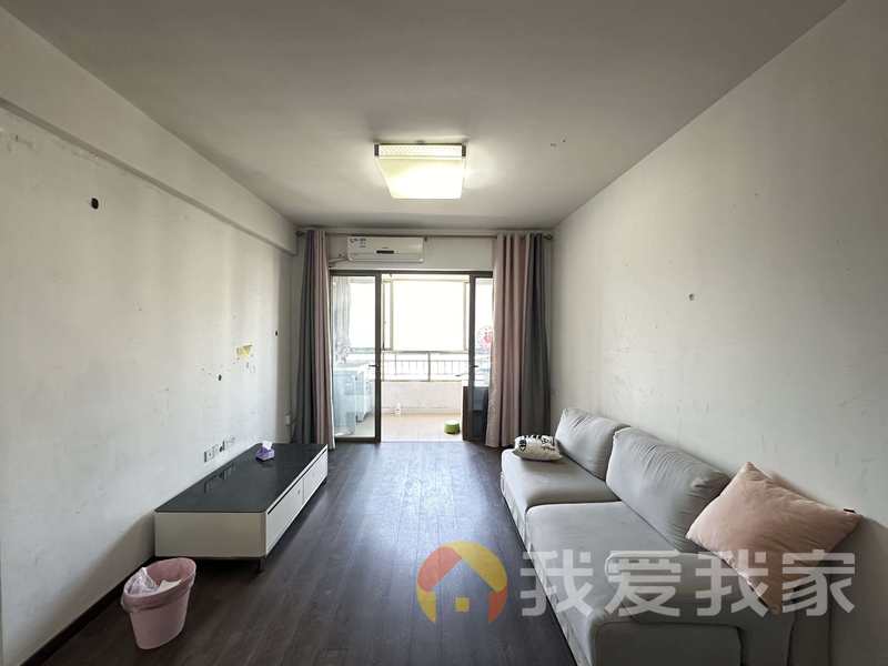 南昌我爱我家绿湖豪城一期 南北通透，采光好 装修好，环镜优美 近地铁 视野好，诚心出售