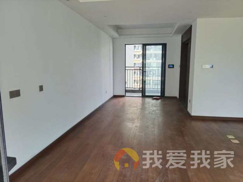 南昌我爱我家华侨城万科二期 南北通透，采光好 装修好，环镜优美 视野好，诚心出售