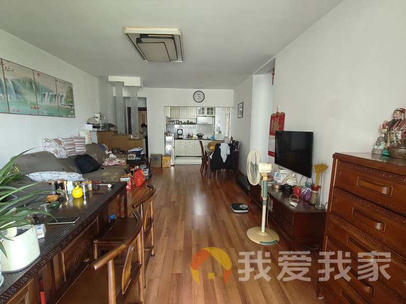 台湾花园 南北通透，采光好 装修好，环镜优美 中间楼层