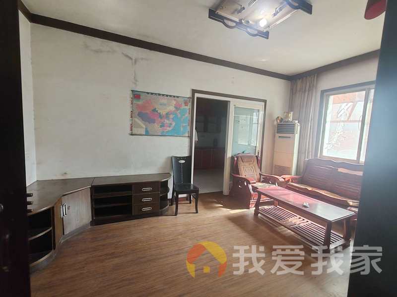 农药厂宿舍(深圳农贸市场小区) 南北通透，采光好 装修好，环镜优美 中间楼层