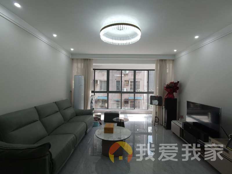 桃花苑商住小区 南北通透，采光好 装修好，环镜优美 中间楼层