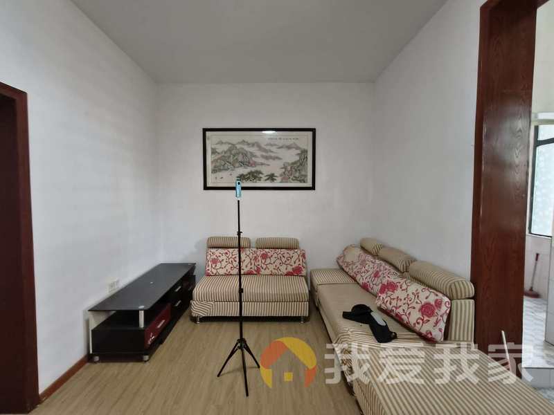 莲塘镇工人新村 南北通透，采光好 装修好，环镜优美 近地铁 中间楼层