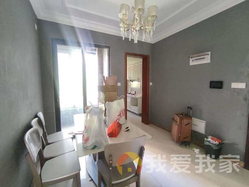 恒大翡翠华庭 南北通透，采光好 装修好，环镜优美 周边匹套完善，，出行方便