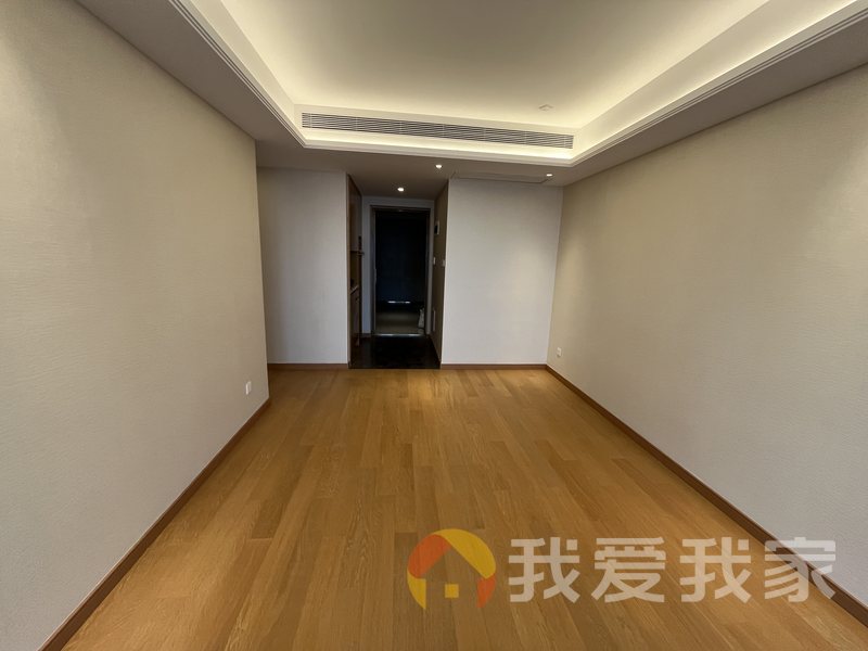 新力榕园 南北通透，采光好 装修好，环镜优美 视野好，诚心出售