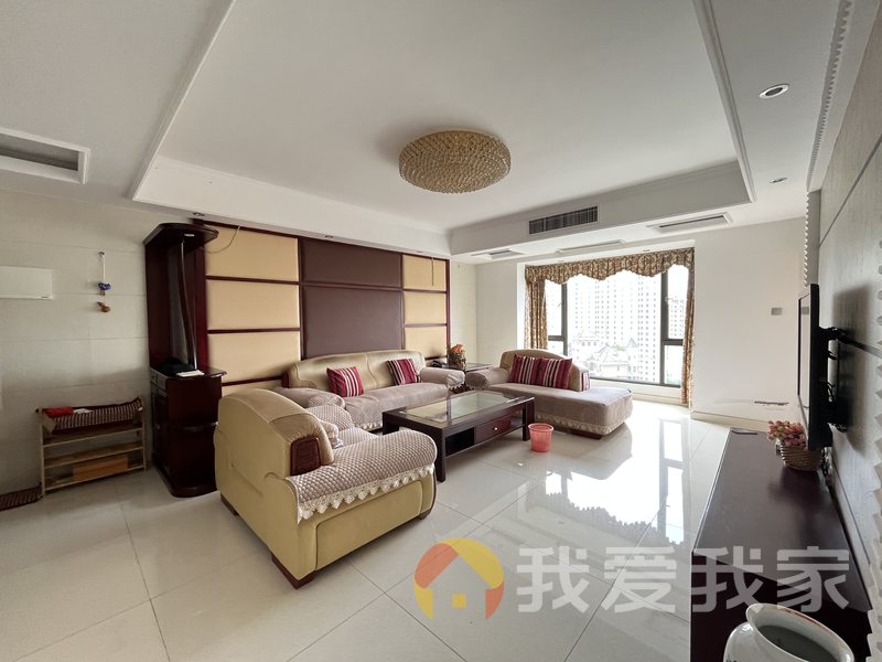 联发江岸汇景 南北通透，采光好 装修好，环镜优美 视野好，诚心出租
