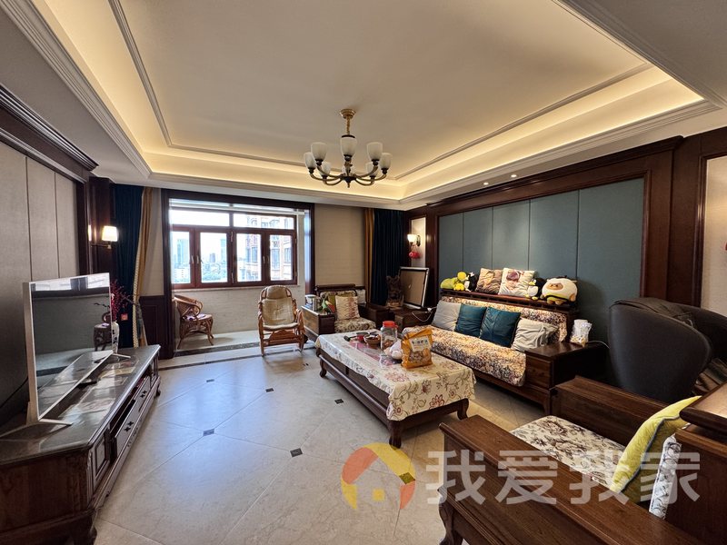 锦绣春天 南北通透，采光好 装修好，环镜优美 近地铁 中间楼层