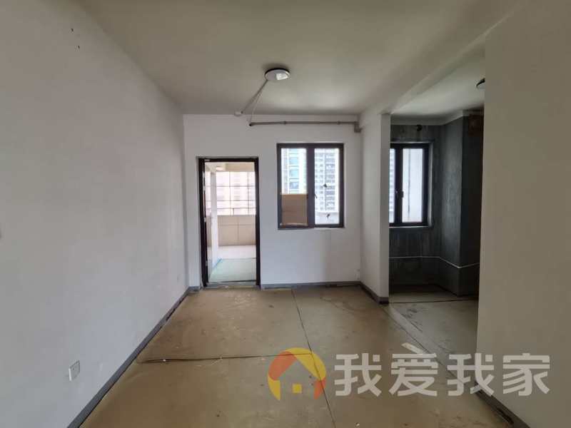 南昌我爱我家绿地朝阳中心（海珀悦庭）一期 南北通透，采光好 装修好，环镜优美 周边匹套完善，，出行方便