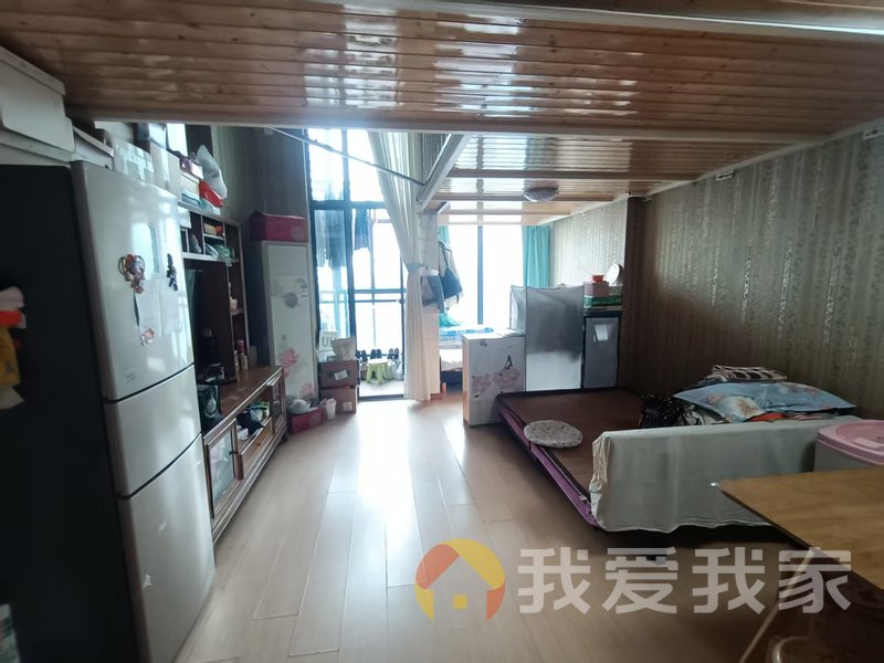 南昌我爱我家万科蚂蚁工房 南北通透，采光好 装修好，环镜优美 中间楼层