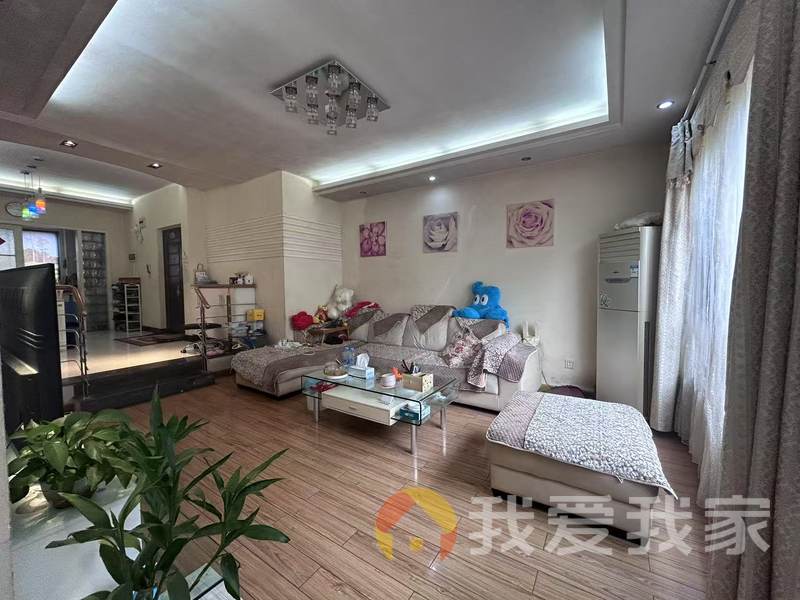 金辉家园 南北通透，采光好 装修好，环镜优美 近地铁 周边匹套完善，，出行方便