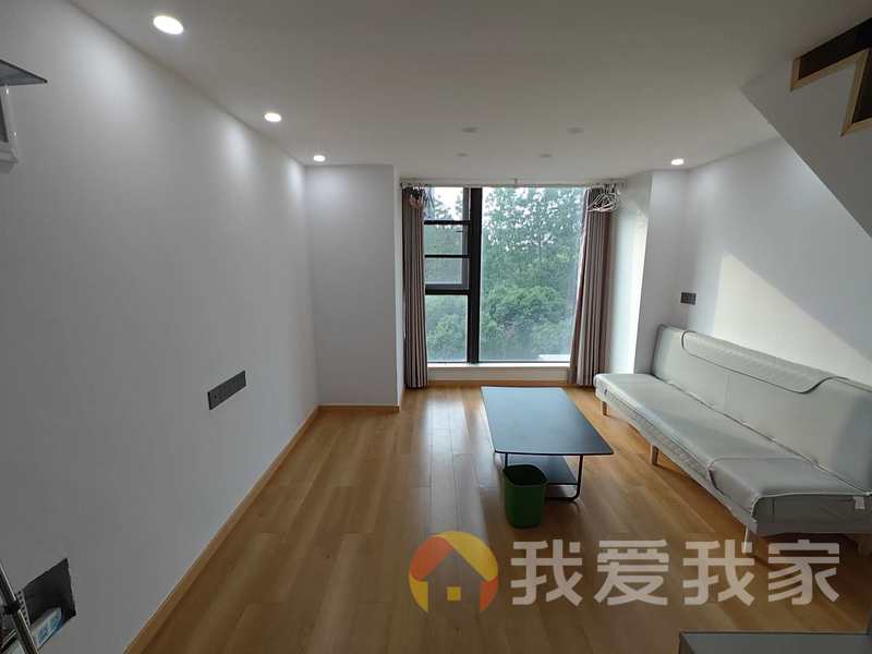 力高雍湖国际 装修好，环镜优美 近地铁 周边匹套完善，，出行方便