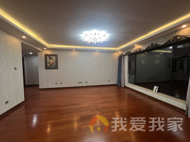 万科四季花城北区樱桃苑 南北通透，采光好 装修好，环镜优美 近地铁 视野好，诚心出售