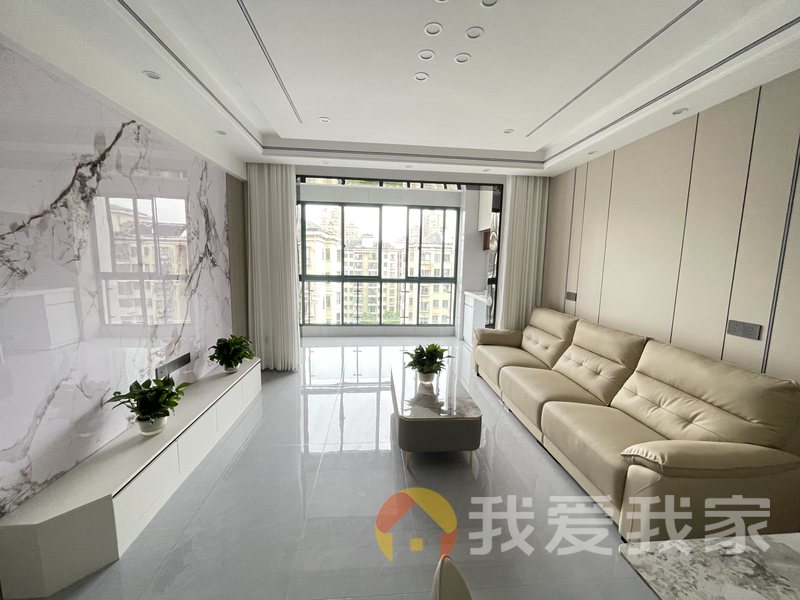 南昌居住主题公园枫林美庐 南北通透，采光好 装修好，环镜优美 中间楼层