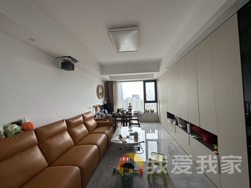 南昌我爱我家绿地外滩公馆 南北通透，采光好 装修好，环镜优美 近地铁 视野好，诚心出售