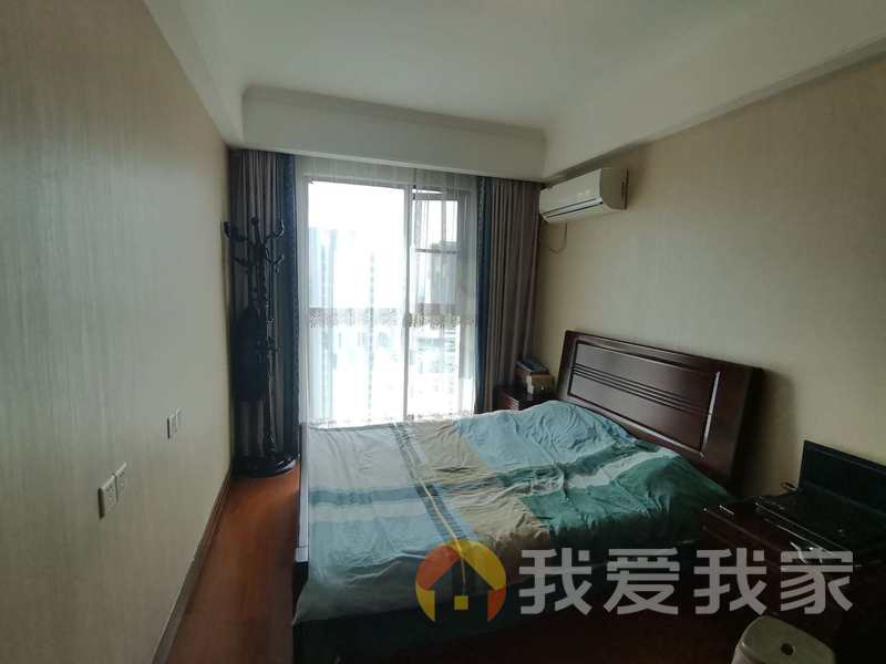 南昌我爱我家中海寰宇天下（阅湖居） 南北通透，采光好 装修好，环镜优美 视野好，诚心出售