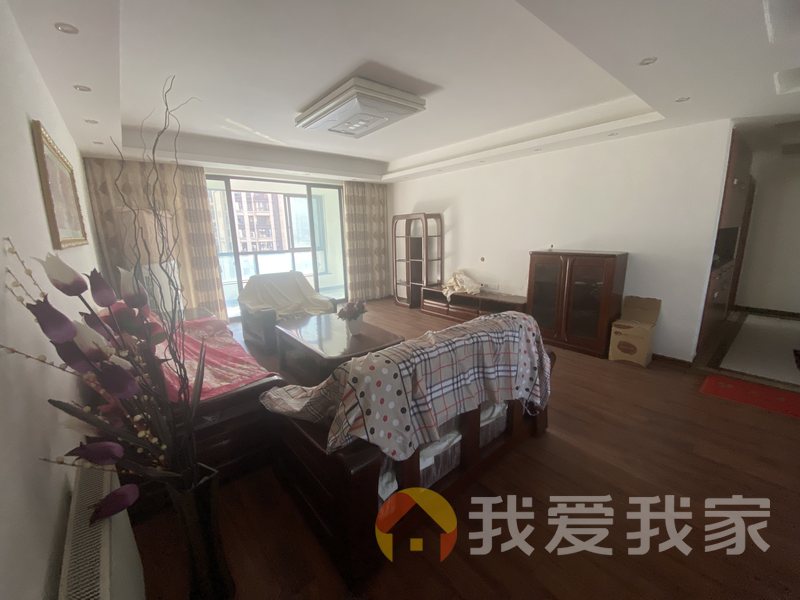 南昌我爱我家绿地悦城F区 南北通透，采光好 装修好，环镜优美 周边匹套完善，，出行方便