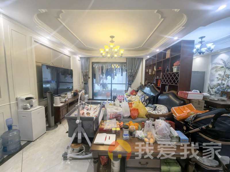 中骏蓝湾香郡 南北通透，采光好 装修好，环镜优美 视野好，诚心出售