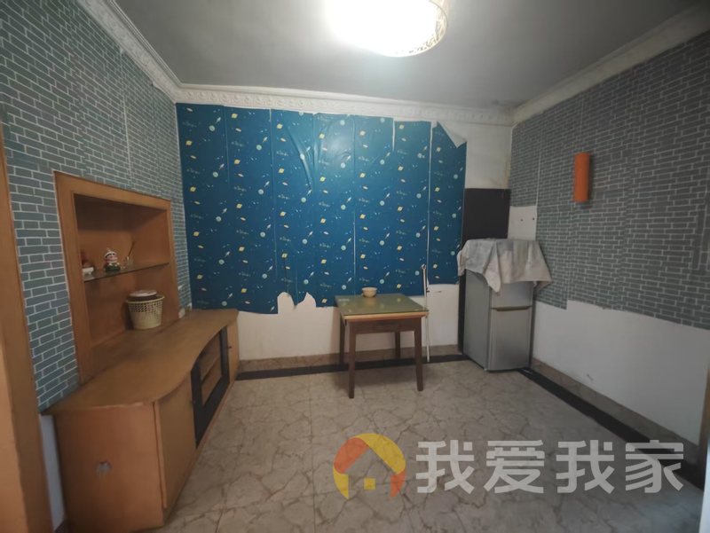 都司前 南北通透，采光好 装修好，环镜优美 近地铁 视野好，诚心出售