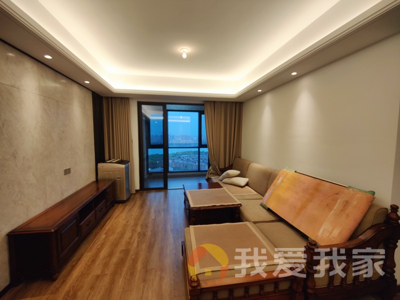 南昌我爱我家中骏世界城 南北通透，采光好 装修好，环镜优美 视野好，诚心出售