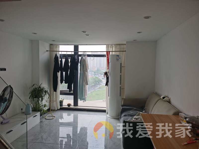 龙湖春江郦城 南北通透，采光好 装修好，环镜优美 视野好，诚心出售