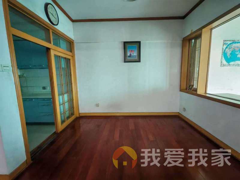 中环广场 南北通透，采光好 装修好，环镜优美 近地铁 视野好，诚心出售