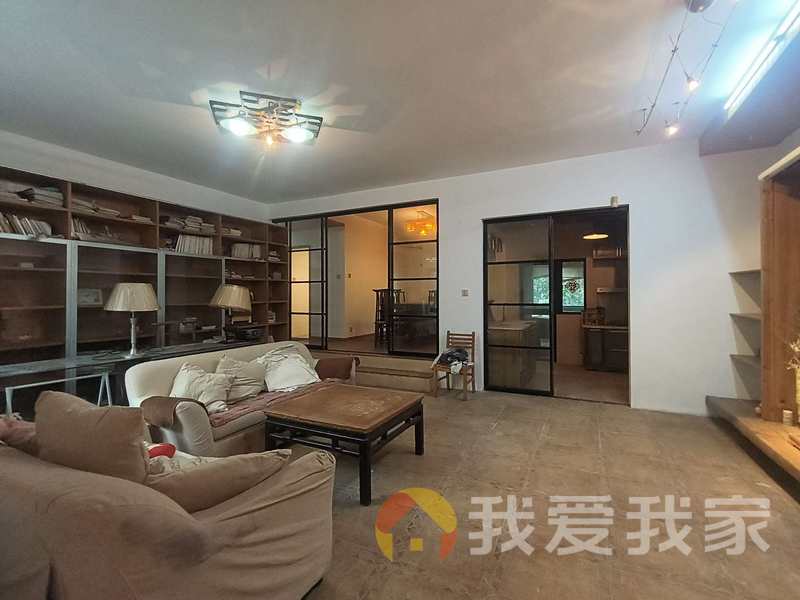 万科四季花城南区紫罗兰苑 南北通透，采光好 装修好，环镜优美 近地铁 视野好，诚心出售