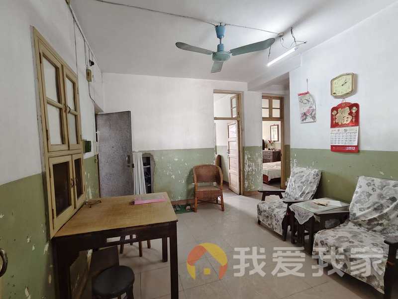 花园角21号平安小区 南北通透，采光好 视野好，诚心出售