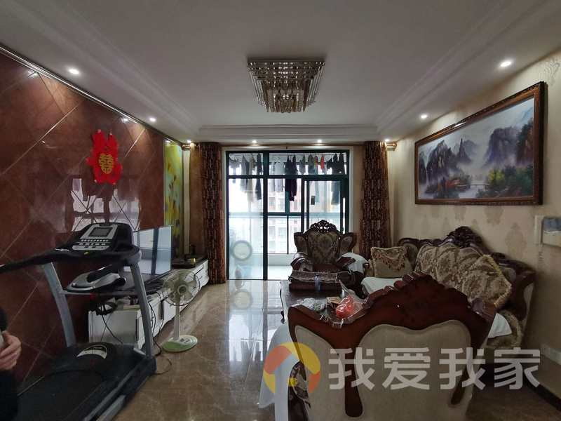 南昌居住主题公园枫丹白露 南北通透，采光好 装修好，环镜优美 中间楼层